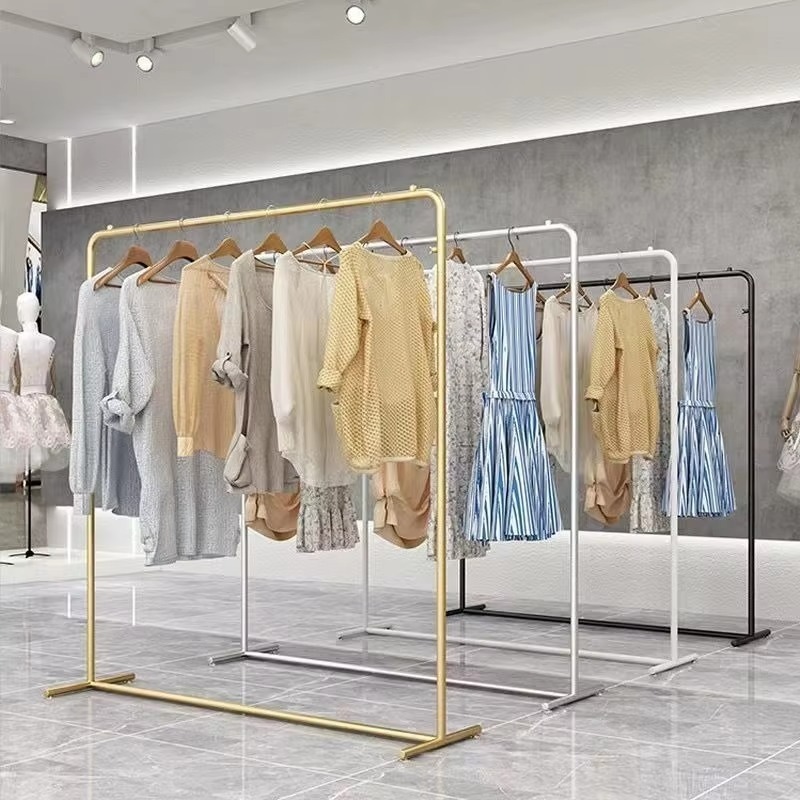 Appendiabiti in oro di lusso E - Home Decor Retail Stores recensione e prezzo